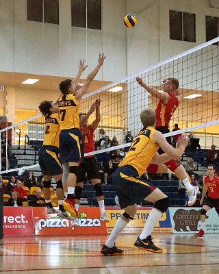 Queen's vs Guelph M-Volleyball 11-15-14