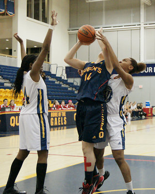 Queen's vs Laurentian 00754 copy.jpg