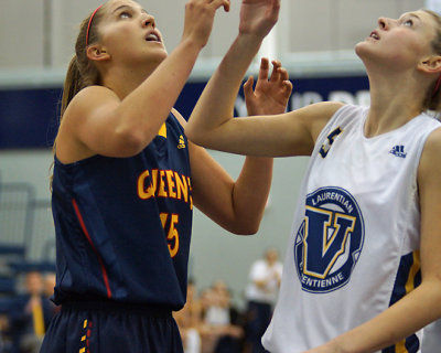 Queen's vs Laurentian 05247 copy.jpg