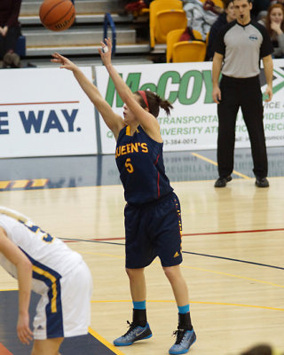 Queen's vs Laurentian 05390 copy.jpg