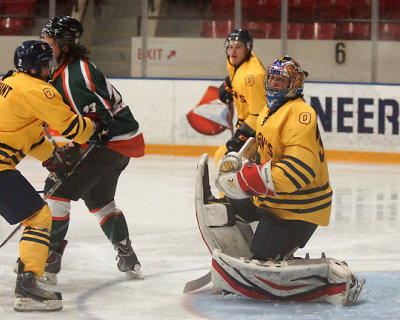 Queen's vs UQTR 02430 copy.jpg