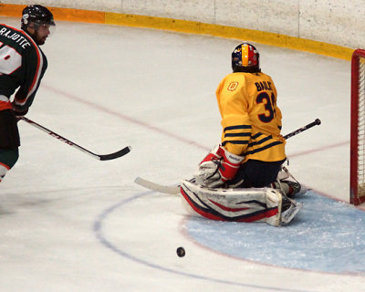 Queen's vs UQTR 02485 copy.jpg