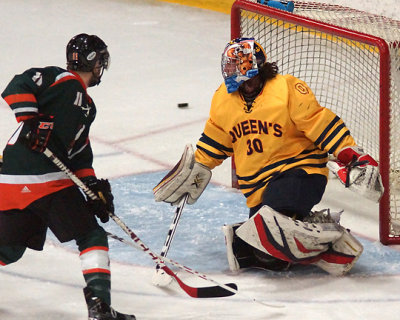 Queen's vs UQTR 02527 copy.jpg