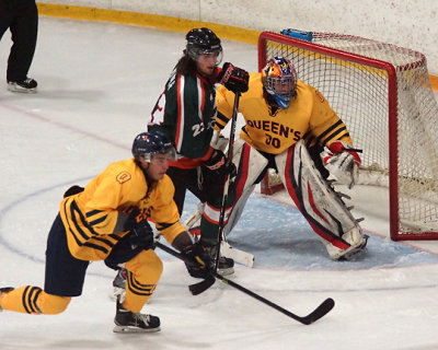 Queen's vs UQTR 02539 copy.jpg