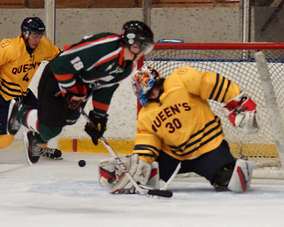 Queen's vs UQTR 02953 copy.jpg