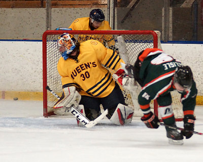 Queen's vs UQTR 02955 copy.jpg