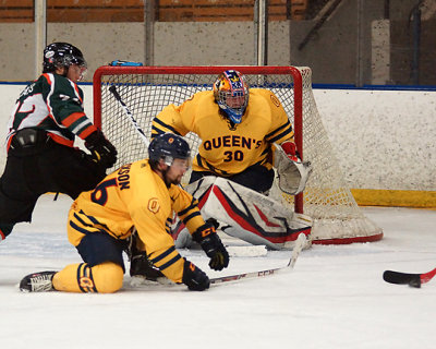 Queen's vs UQTR 03077 copy.jpg