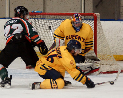 Queen's vs UQTR 03078 copy.jpg