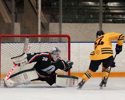 Queen's vs UQTR 03136 copy.jpg