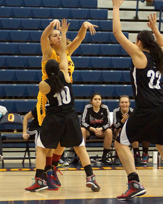 Queen's vs Carleton 04535 copy.jpg