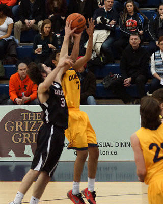 Queen's vs Carleton 05224 copy.jpg
