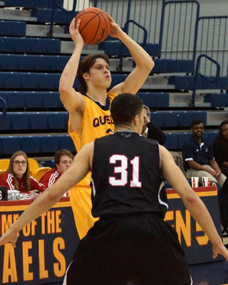 Queen's vs Carleton 05345 copy.jpg
