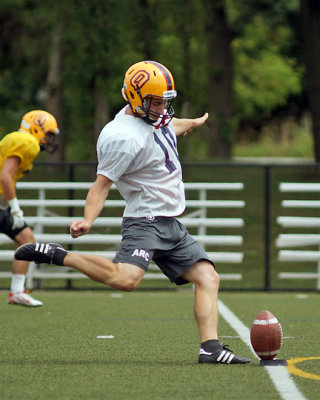 Queen's Football Camp 08755 copy.jpg