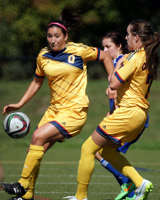 Queen's vs UOIT 08932 copy.jpg