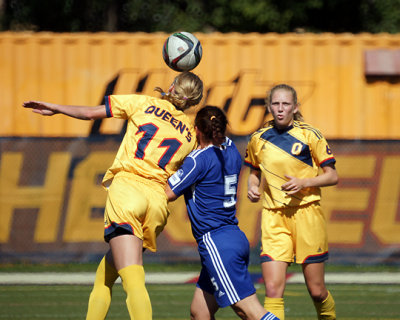 Queen's vs UOIT 08942 copy.jpg