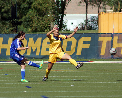 Queen's vs UOIT 03885 copy.jpg