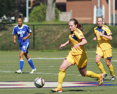 Queen's vs UOIT 03968 copy.jpg