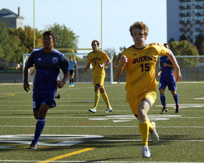 Queen's vs UOIT 04268 copy.jpg