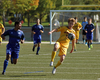 Queen's vs UOIT 04300 copy.jpg