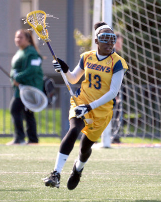 Queen's vs UOIT 09088 copy.jpg