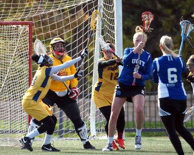 Queen's vs UOIT 09107 copy.jpg