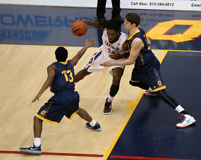 Queen's vs Lakehead 0274 copy.jpg