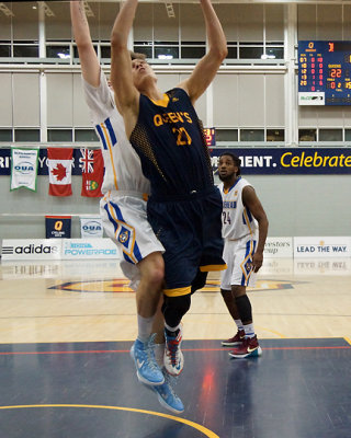 Queen's vs Lakehead 02522 copy.jpg