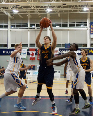 Queen's vs Lakehead 02512 copy.jpg
