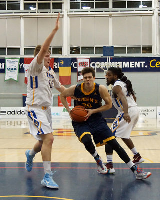 Queen's vs Lakehead 02518 copy.jpg