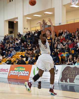Queen's vs Lakehead 02537 copy.jpg