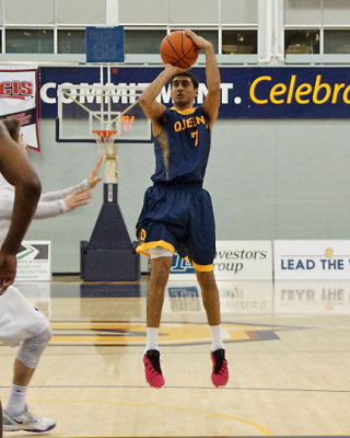 Queen's vs Lakehead 02576 copy.jpg