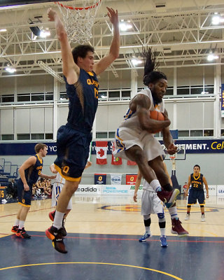 Queen's vs Lakehead 02598 copy.jpg