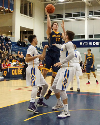 Queen's vs Lakehead 02602 copy.jpg