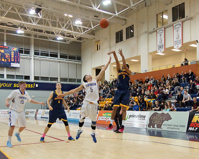 Queen's vs Lakehead 02616 copy.jpg