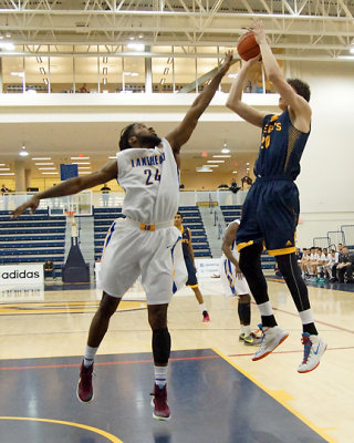 Queen's vs Lakehead 02717 copy.jpg