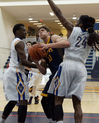 Queen's vs Lakehead 02788 copy.jpg