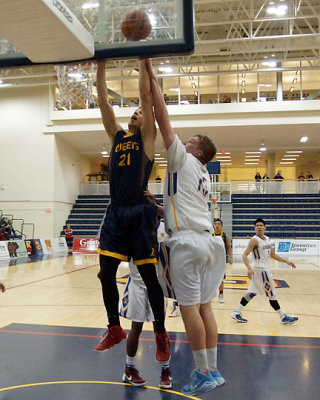 Queen's vs Lakehead 02828 copy.jpg