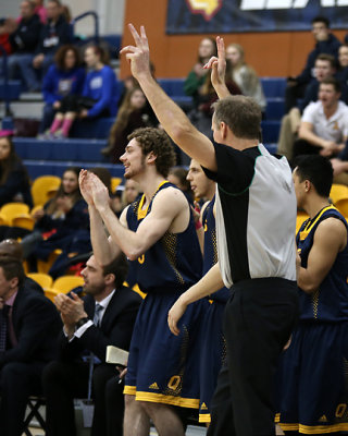 Queen's vs Lakehead 0382 copy.jpg
