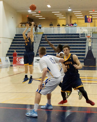 Queen's vs Lakehead 02847 copy.jpg