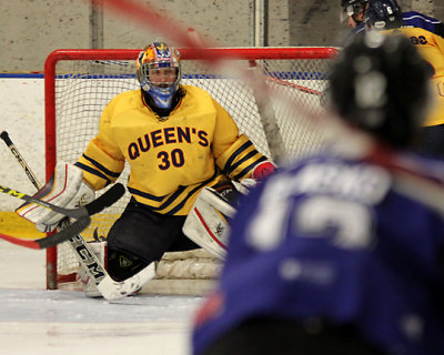 Queen's vs UOIT 8353 copy.jpg