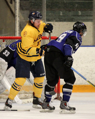 Queen's vs UOIT 8469 copy.jpg