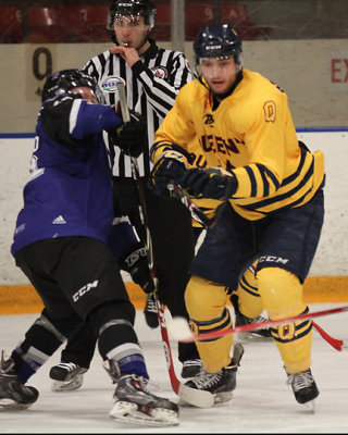 Queen's vs UOIT 8477 copy.jpg
