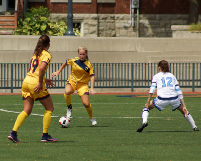 Queen's vs UQAM 00294 copy.jpg
