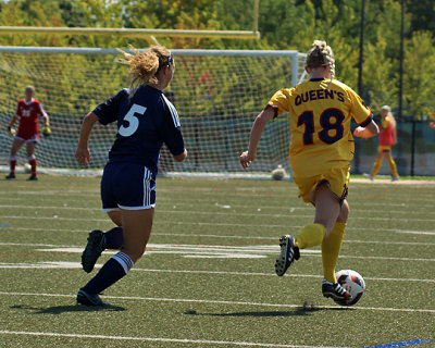 Queen's vs Nipissing 01914 copy.jpg