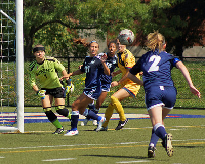 Queen's vs Nipissing 01976 copy.jpg