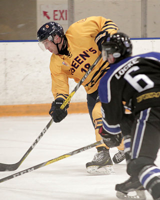 Queen's vs UOIT 7599 copy.jpg