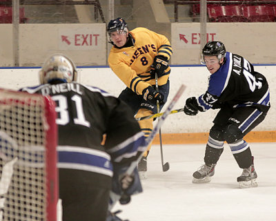 Queen's vs UOIT 7656 copy.jpg