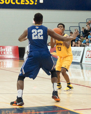 Queen's vs Ryerson 08362 copy.jpg