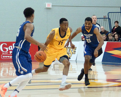 Queen's vs Ryerson 08441 copy.jpg