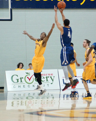 Queen's vs Ryerson 08475 copy.jpg